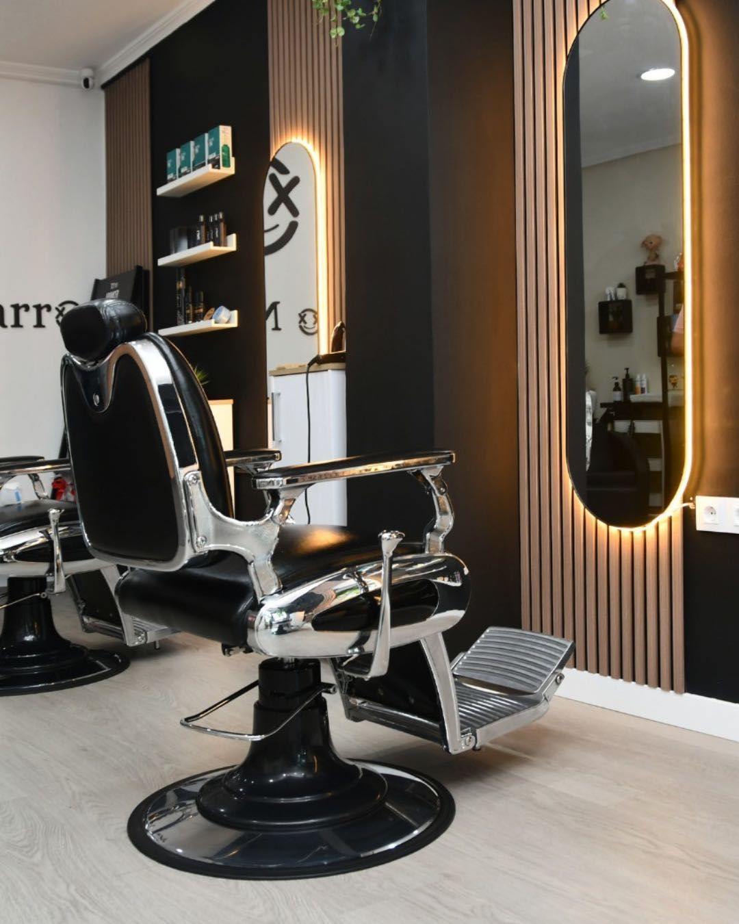 Espejo retroiluminado real del salón, ambiente de la zona de peeling capilar